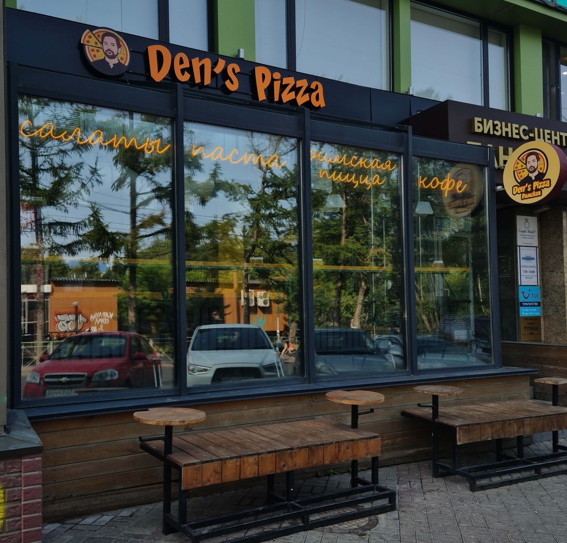 Вывеска с внутренней подсветкой и гибким неоном в ветрине Вывеска и оформление витрины с подсветкой