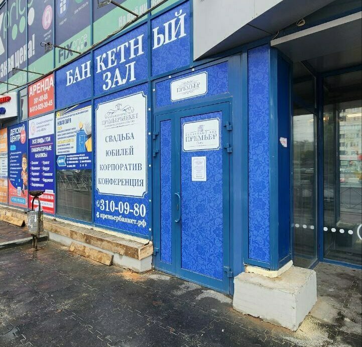 Рекламное оформление витрин и стёкол Реклама в витринах