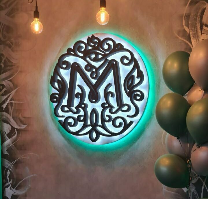 Светящийся логотип на стену из пластика Объемный логотип с подсветкой